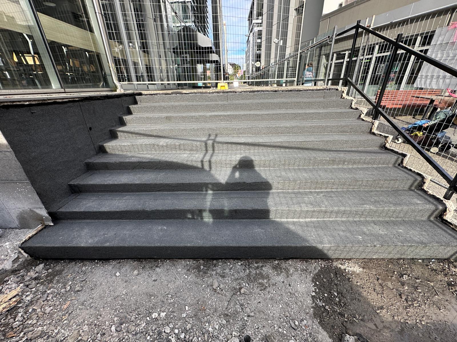 Torch-on waterproofing for roofs decks and podiums