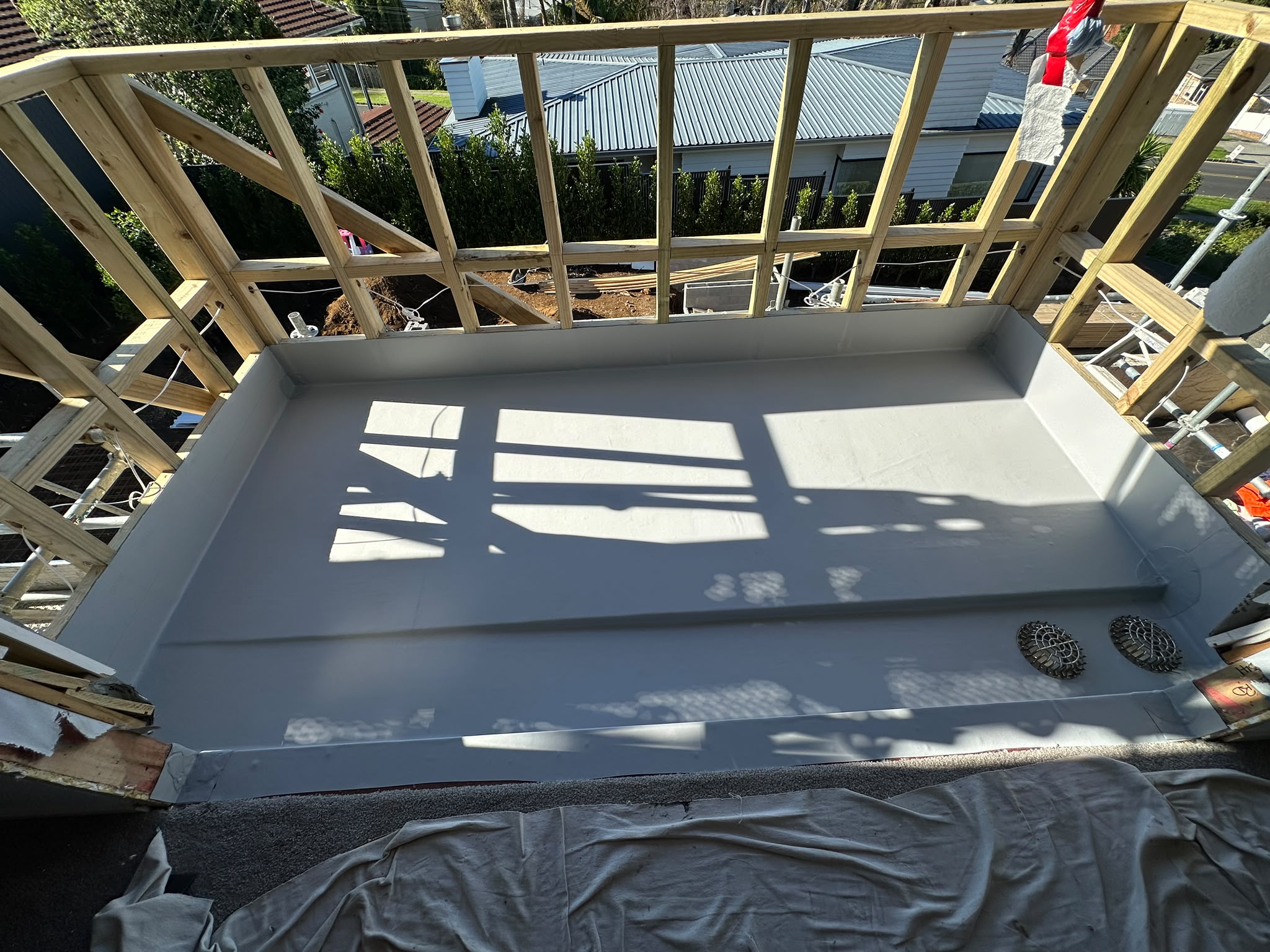Smart White TPO roofing membrane installation